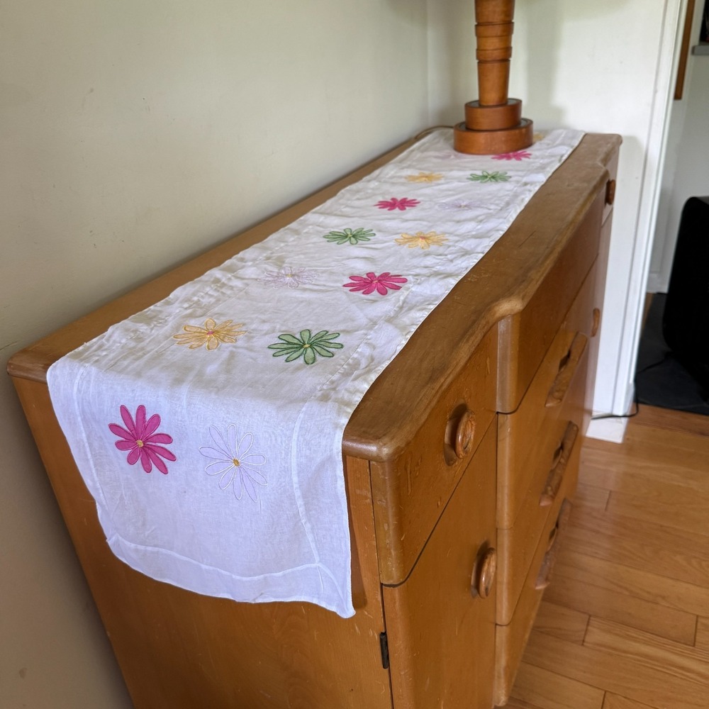 Crate & Barrel Daisy Organdy Table Runner White Cotton Embroidered 14 x 90"
